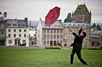 Combien de personnes peuvent être protégées sous un parapluie inversé ?